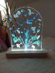 Květinová lampa z pryskyřice Modrý sen