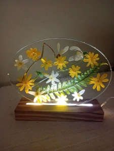 Květinová lampa z pryskyřice Veselá jarní