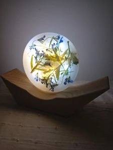 Lampa z pryskyřice Loďka Lobelky 