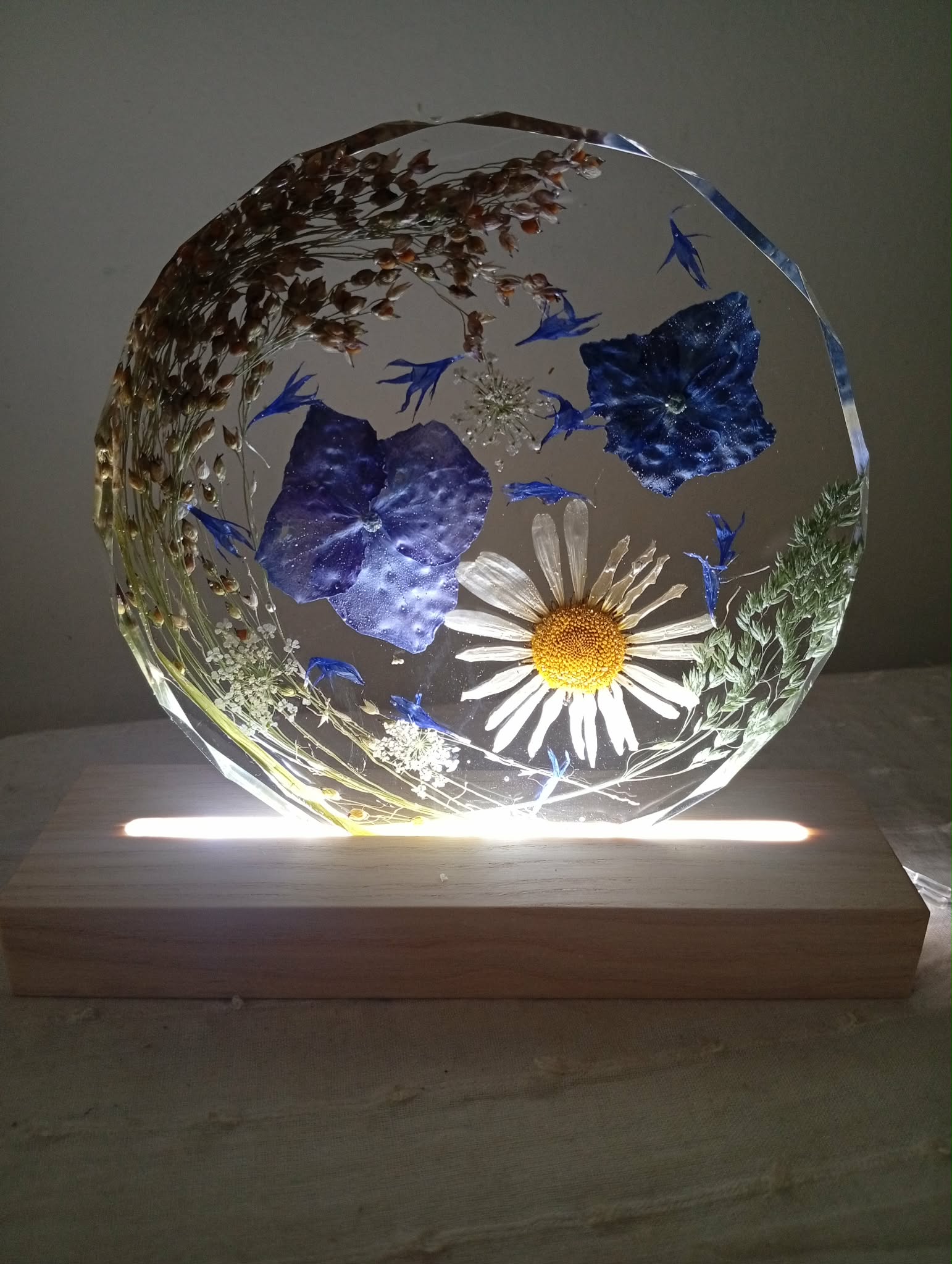 Květinová lampa z pryskyřice Letní louka 